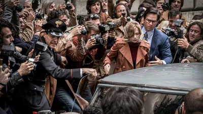 Dünya'nın Bütün Parası izle